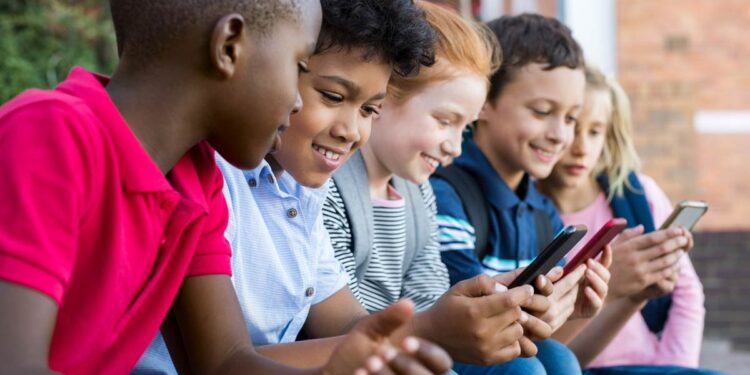 apps for parents to monitor kids' mobile use