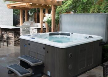 Significant Points To Consider While Buying A Hot Tub Cover