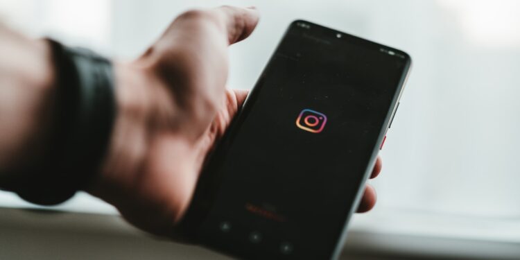 Top 7 Services To Buy Instagram Followers Cheap 10k